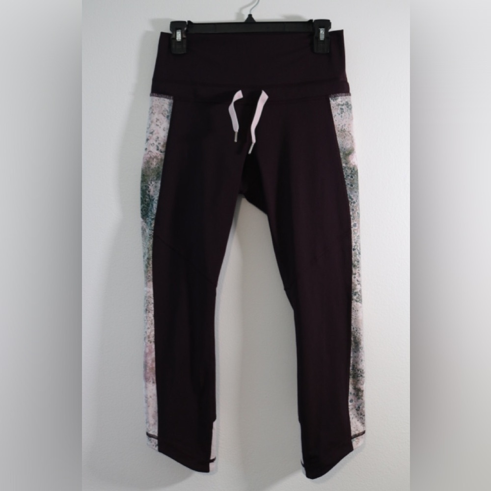 Lululemon Retreat 7/8 Pant Black Cherry / Sugar Crush Multi Size 6-8 - Picture 9 of 10